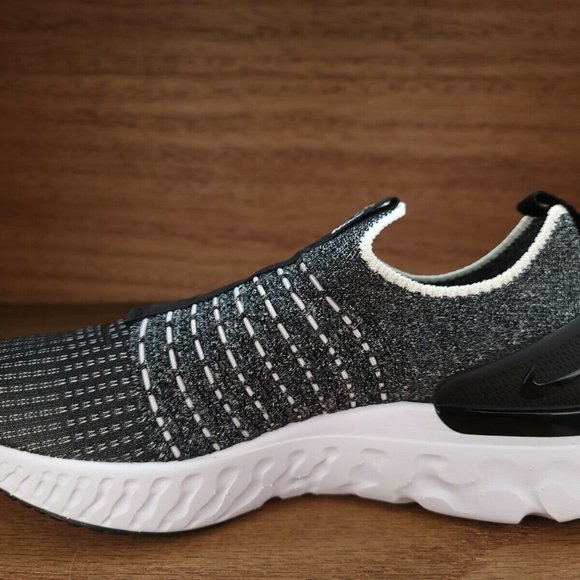 Nike React Phantom Run Flyknit 2 "Oreo" Black/White CJ0280-002 Women's 8.5 - Picture 2 of 8